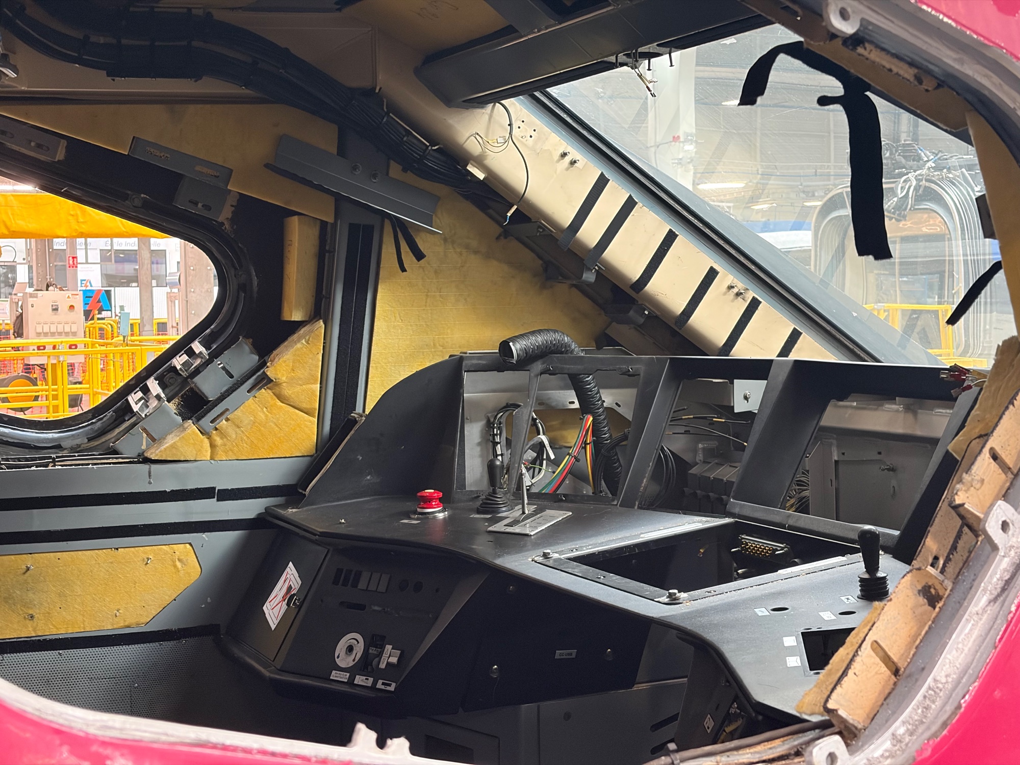 Intérieur d'un poste de conduite démonté